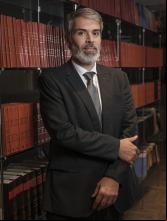 Advogado, árbitro e  judicial, sócio de MADGAV Advogados.